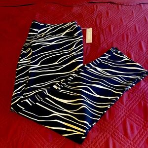 NWT Travelers Navy/Ivory wavy pattern Crepe Pants